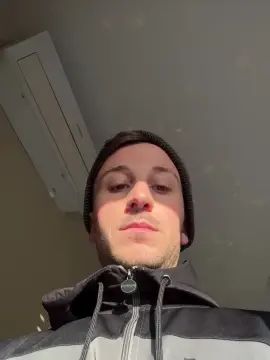 Gay sex chat with MattHotBoy1990 - camgaychat.com - Britain