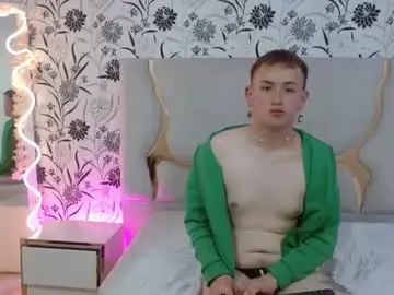 Gay sex chat with nooah_tay - camgaychat.com - Britain