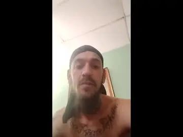 Gay sex chat with babytrouble - camgaychat.com - Britain