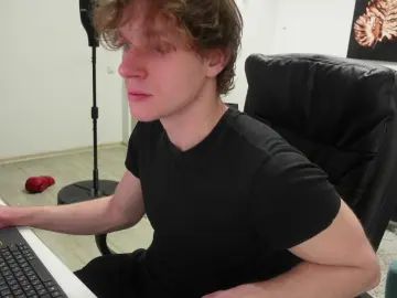 Gay sex chat with Charles_Dreams - camgaychat.com - Russia