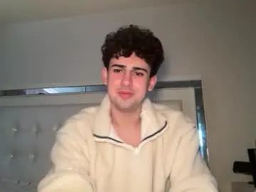 Gay sex chat with cameron62005 - camgaychat.com - Britain