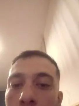 Gay sex chat with lucaluca97_hot - camgaychat.com - Italy