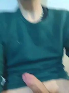 Gay sex chat with andr3399 - camgaychat.com - Italy