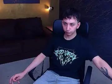 Gay sex chat with bronxpoe - camgaychat.com - Britain