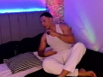 Gay sex chat with diegomiller_ - camgaychat.com