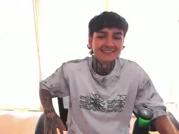 Gay sex chat with your_tao - camgaychat.com - Britain