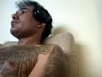 Gay sex chat with ed_hot69 - camgaychat.com - Britain