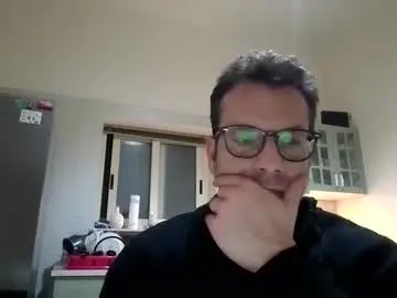 Gay sex chat with roberpierre_ho - camgaychat.com - Italy