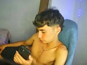 Gay sex chat with yondertjose - camgaychat.com - Britain