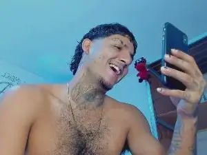 Gay sex chat with Mathius_Latin - camgaychat.com - Britain