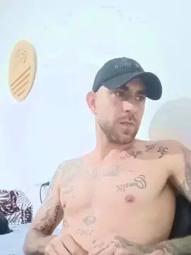 Gay sex chat with AdanRose - camgaychat.com - Britain