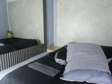 Gay sex chat with alejo_urdh - camgaychat.com - Britain