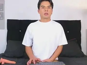 Gay sex chat with dereck_jeter - camgaychat.com - France