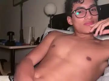 Gay sex chat with carlitossmith - camgaychat.com - Britain