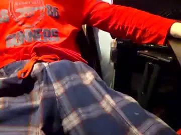 Gay sex chat with tommyboy67420 - camgaychat.com - Britain