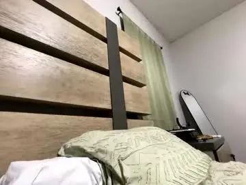 Gay sex chat with naughtyboy999612 - camgaychat.com - Britain