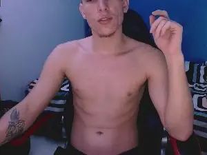 Gay sex chat with davidsalazar33 - camgaychat.com - Britain