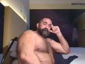 Gay sex chat with bigbonerbear - camgaychat.com - Britain