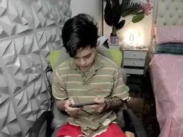 Gay sex chat with donromano_ - camgaychat.com - Britain