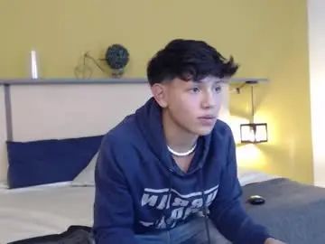 Gay sex chat with clark_ken1 - camgaychat.com - Britain