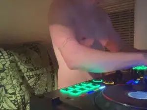 Gay sex chat with reneeparkson - camgaychat.com - Britain