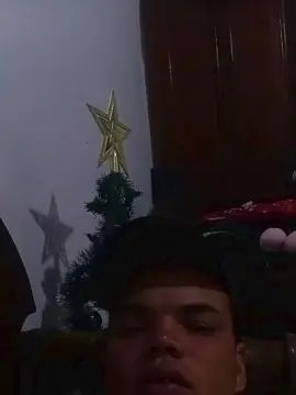 Gay sex chat with danielo4040 - camgaychat.com