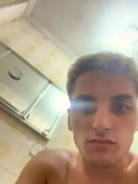 Gay sex chat with Litlleboyeus - camgaychat.com - Portugal