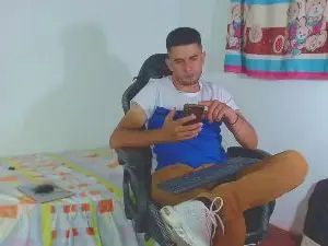 Gay sex chat with _Grasshopper - camgaychat.com - Britain