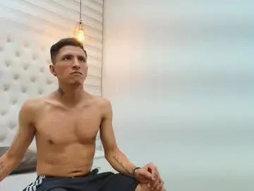 Gay sex chat with alex_white2 - camgaychat.com - Britain