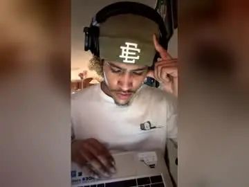 Gay sex chat with 6ftpr - camgaychat.com - Britain