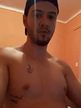 Gay sex chat with Mascaradomg18cm - camgaychat.com - Portugal