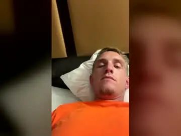 Gay sex chat with lewisbarner92 - camgaychat.com - Britain