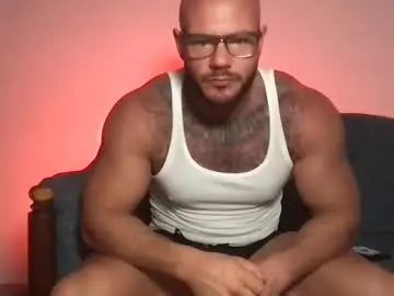 Gay sex chat with beefyandbald - camgaychat.com - Britain