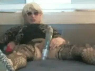 Gay sex chat with Kinkyslut07 - camgaychat.com - Britain