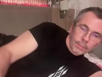 Gay sex chat with julian_and_serena - camgaychat.com - Britain