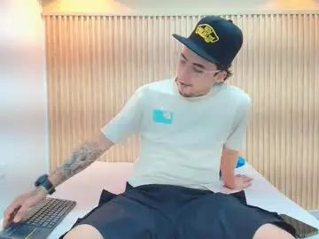 Gay sex chat with michaell_shaw - camgaychat.com - Britain