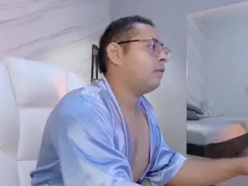 Gay sex chat with alejandrosweet_ - camgaychat.com - Britain