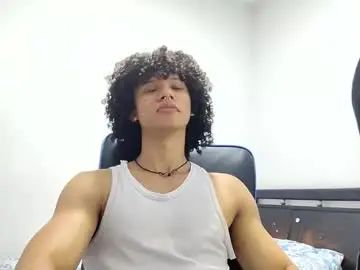 Gay sex chat with solorizo - camgaychat.com