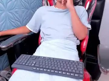 Gay sex chat with bruce20_ - camgaychat.com - Britain