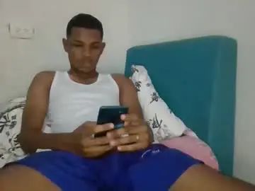 Gay sex chat with andresclc - camgaychat.com - Britain