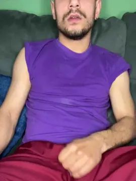 Gay sex chat with alecs_fun - camgaychat.com - Italy