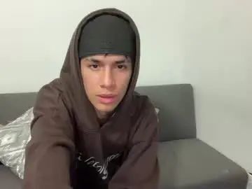 Gay sex chat with emmamuah - camgaychat.com - Britain