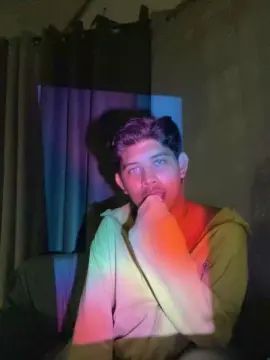 Gay sex chat with Keii444 - camgaychat.com - Britain