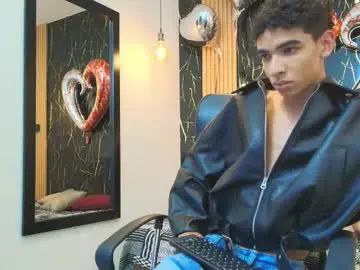 Gay sex chat with valerihot_1 - camgaychat.com - Britain