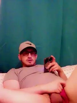 Gay sex chat with papitochulito_ - camgaychat.com - Britain