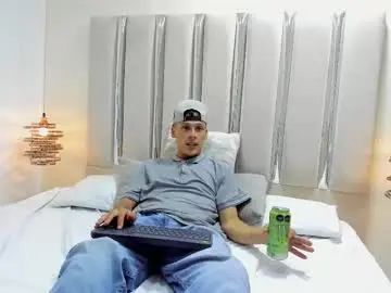 Gay sex chat with ethan_wolfe - camgaychat.com - Britain