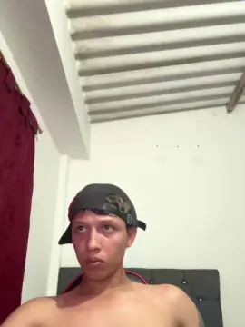 Gay sex chat with HANDSOME_BOY23 - camgaychat.com - Britain