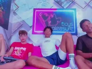 Gay sex chat with Aron_guys - camgaychat.com - Portugal