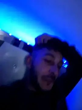 Gay sex chat with Iulianmarius12 - camgaychat.com - Romania