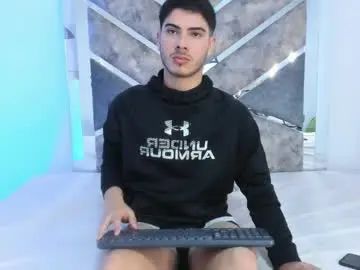 Gay sex chat with apolo_grayy - camgaychat.com